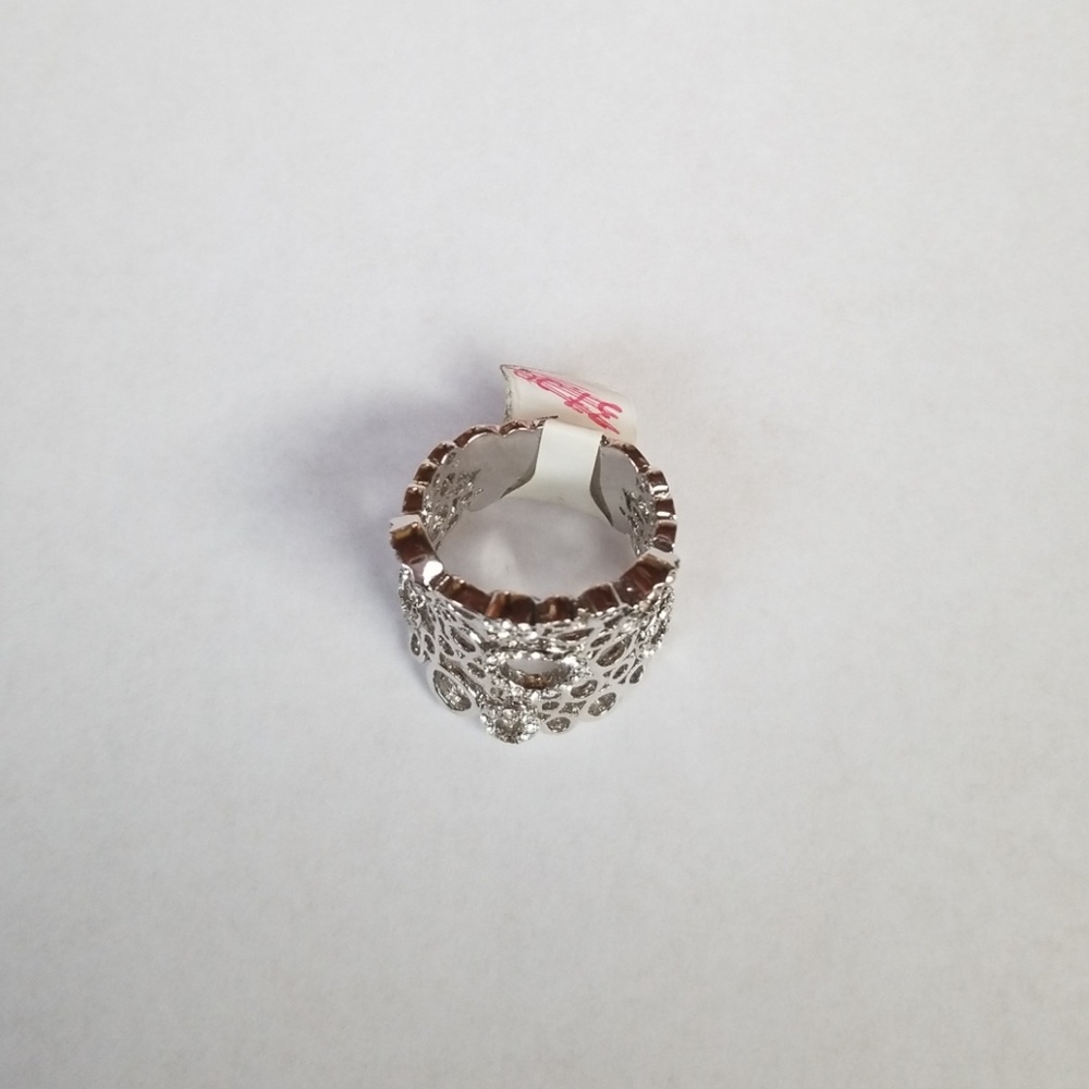 Ring - Picture 2 of 4